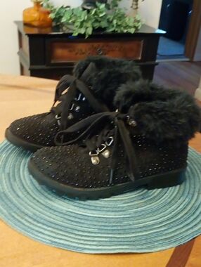 Justice Black Faux-Fur Lace-Up Ankle Boots with Stud Accents Sz 6